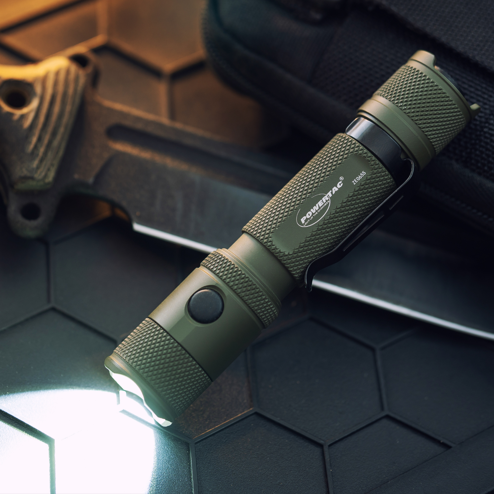 fenix e10 flashlight E01 V2.0 AAA Black The side switch activates the light and allows you to cycle through five brightness levels plus strobe E10 2.0 Long-Range Compact EDC